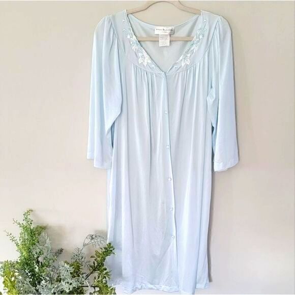 Miss Elaine Silky🌷 soft nightgown size Medium - Picture 2 of 13